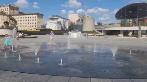 поющий ФОНТАН  на ПАВЕЛЕЦКОЙ площади