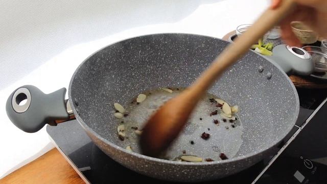 SICHUANESE SPICY & SOUR STIR-FRIED POTATOES | OIL-FREE & VEGAN | "TU DOU SI" (无油土豆絲)