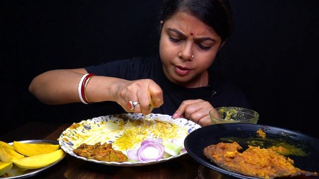 ASMR EATING FISH CURRY, MACHER MATHA DIYE PUI CHORCHORI, SORSHE POTOL, DAL, AAM, RICE