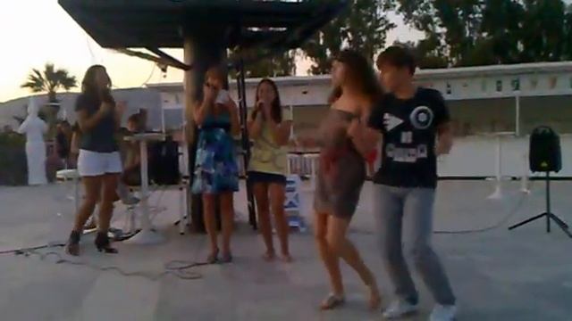 Дениска, Дениска, сходи со мной на диско!! смотреть онлайн