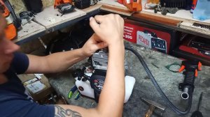 Как выкрутить шестигранный болт если грани обошлись