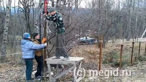 Забивщик столбов Hycon HPD в действии.