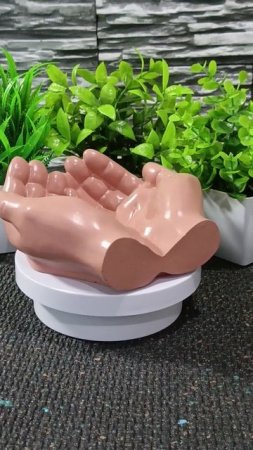 руки бежевые с блёсками