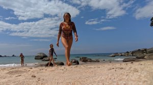 Шли по Джунглям в сланцах на самый красивый пляж на Пхукете. Banka Travel
