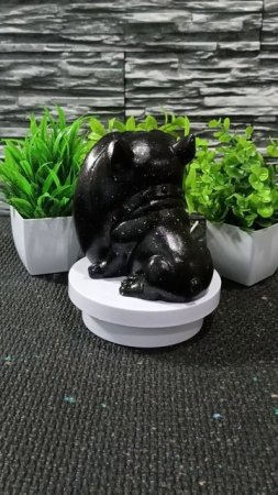 бульдог чёрный с блёсками