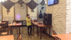 очень классно поет мальчик