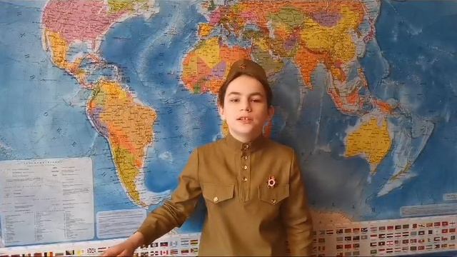 Стихотворение Н. Старшинова "И вот в свои семнадцать лет..."  (Читает Коновалов Глеб)