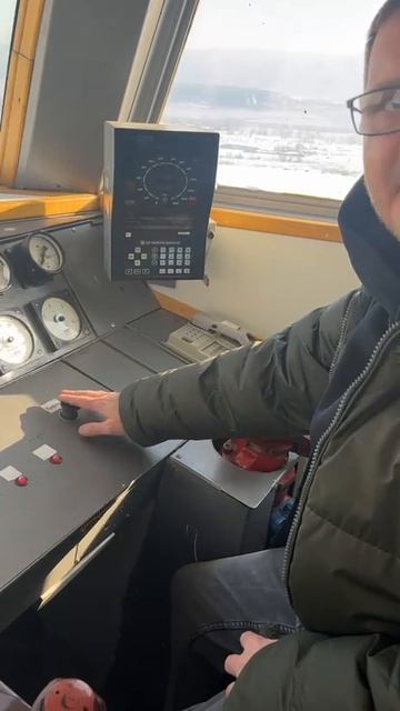 Журналист Виталий Папилкин передает привет своим подписчикам смотреть онлайн