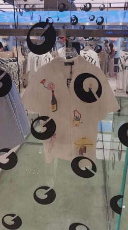 Интересная рубашка 👕 в Бангкоке
