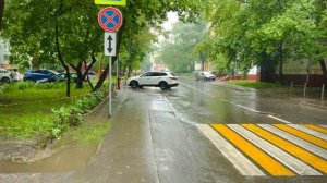 Прогулка под дождем по московским улицам и парку