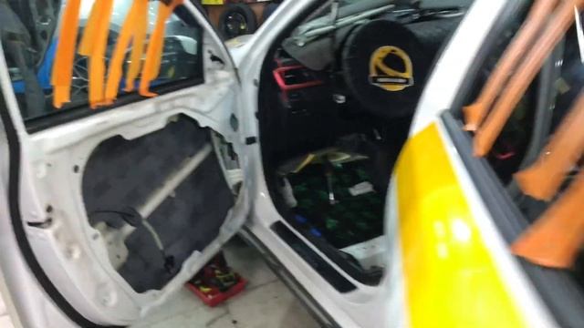 Kia Optima звукоизоляция с применением эффективных шумо- вибро- изоляционных материалов Комфортмат.