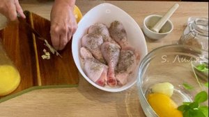 Цыпленок в апельсинах. Нежное, сочное мясо в апельсиново-лимонном соусе.