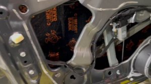 Citroen Berlingo осмотр штатной шумки и установка эффективных шумоизоляционных материалов Комфортмат