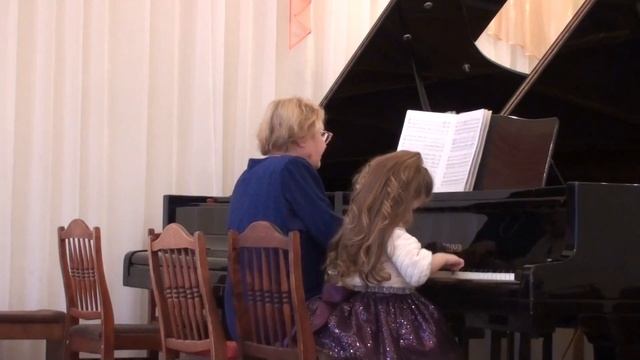 Выступает Маша Головач, класс Л.Г.Серегиной. 20110415185950 смотреть онлайн