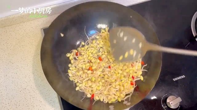 轻食主义者的选择，素炒黄豆芽，清爽可口！