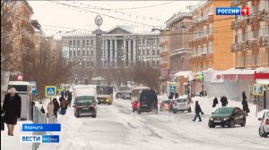 Городская дорожная служба Воркуты приступила к уборке дорог и тротуаров от наледи и пластов снега