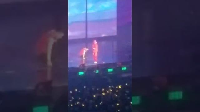 G dragon at sap center crayon смотреть онлайн