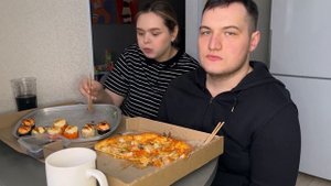 🍣МУКБАНГ СУШИ РОЛЛЫ ЗАПЕЧЕННЫЕ | ПИЦЦА ТОМ ЯМ КОЛА ОТВЕЧАЕМ НА КОММЕНТАРИИ