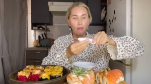 МУКБАНГ /РОЛЛЫ /ОБЗОР НА ВИЛКИ ПАЛКИ🍱