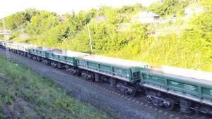 Электровоз 2ЭС6-466 с грузовым поездом и вагонами Думпкары.