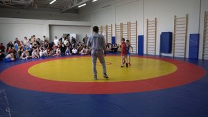 Упорное противостояние юных борцов! Греко-римская борьба