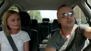 Девушка была в полном ШОКЕ от таксиста: он начал ПЕТЬ