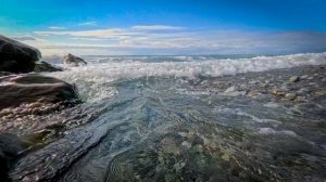 Речка вливается в Чёрное море 🌊.