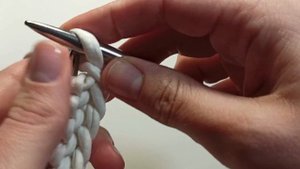Платочная вязка спицами из трикотажной пряжи