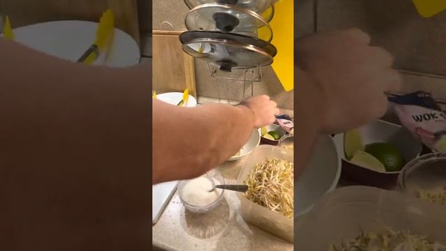 Тайское блюдо PAD THAI