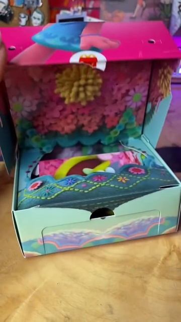 УЖАС 😨 КАРТОННЫЕ ИГРУШКИ ИЗ МАКДОНАЛДС смотреть онлайн