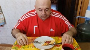 Мукбанг. Яичница с колбасой, блины с домашней сметаной и кофе. Миф о долине Наханни.