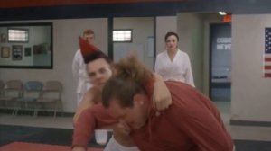 Кобра Кай (2018-2024) - 3 сезон 6 серия: Ястреб отомстил обидчикам