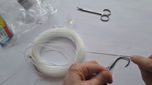 Леска 1.8 и крючок на сома №7 для рыбалки