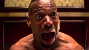 Он ЗАСТРЯЛ ВО ВРЕМЕНИ и каждый раз оказывается ГОЛЫЙ в лифте!