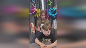 ЧЕЛЛЕНДЖ. Делаем КОКТЕЙЛь с ЗАКРЫТЫМИ ГЛАЗАМИ!