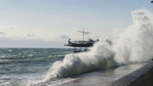 Ялта, море бушует. Февраль 2025