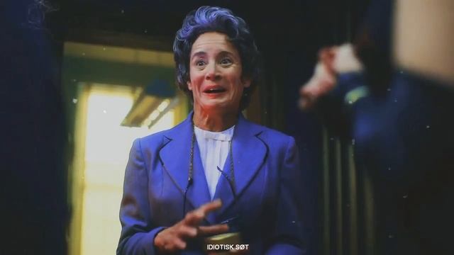 AIDAN GALLAGHER; BLUE NEON (Español) смотреть онлайн