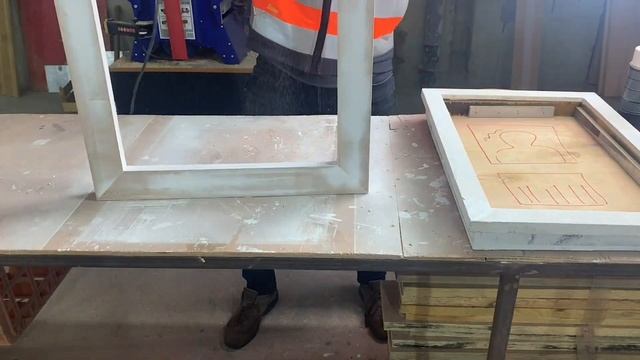 Як зробити багетну рамку з предметом всередині | Посібник DIY