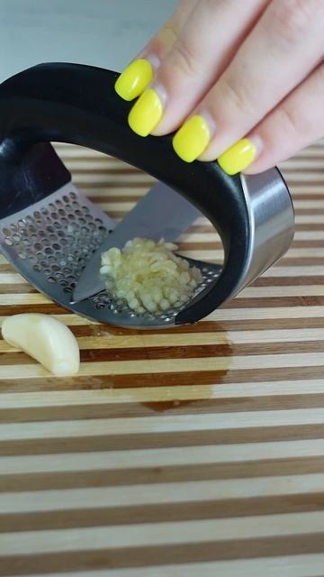 Чеснокодавилка (пресс для чеснока) 10.6х5х7 см н/сталь и пластик Winco смотреть онлайн