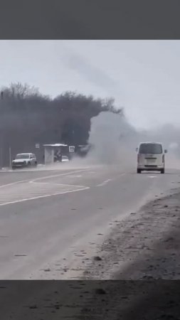 🛩💥 В Запорожской области водитель мастерски увернулся от дрона-камикадзе.