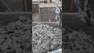 Подьем арболита на верх лебедкой. Дом арболит монолит.