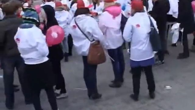 Флешмоб "Розовая ленточка" в ТЦ Метрополис