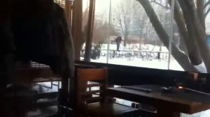 Мужчина какает in  the street