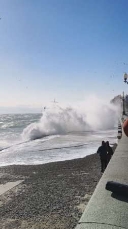 Ялта, море бушует. Февраль 2025