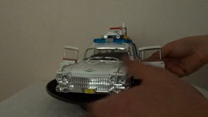 GHOSTBUSTERS ECTO 1 WITH LIGHTS AND SIREN