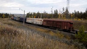 Тройник ВЛ80ТК-1243 с 2ЭС5К-017 и грузовым составом