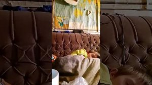 слушаю песни.