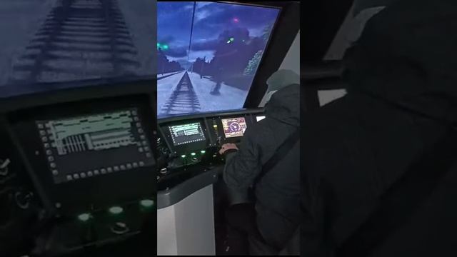 В кабине электропоезда "Иволга" на выставке Россия. смотреть онлайн