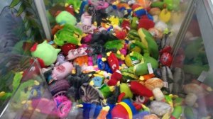 ХАГИ ВАГИ 😱В АВТОМАТЕ ХВАТАЙКА С ИГРУШКАМИ! КАК ИХ МНОГО 🤯