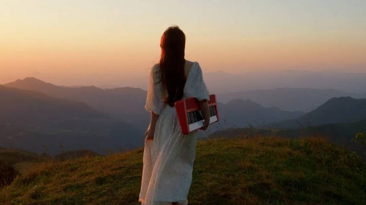 Umar Keyn & Imazee - A Girl Alone смотреть онлайн